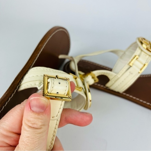 Tory Burch White Patent Leather Flat Sandals With Gold Hardware - Picture 7 of 9